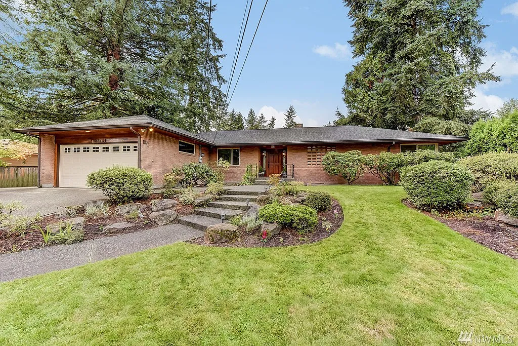 15615 34th Ave NE photo 1