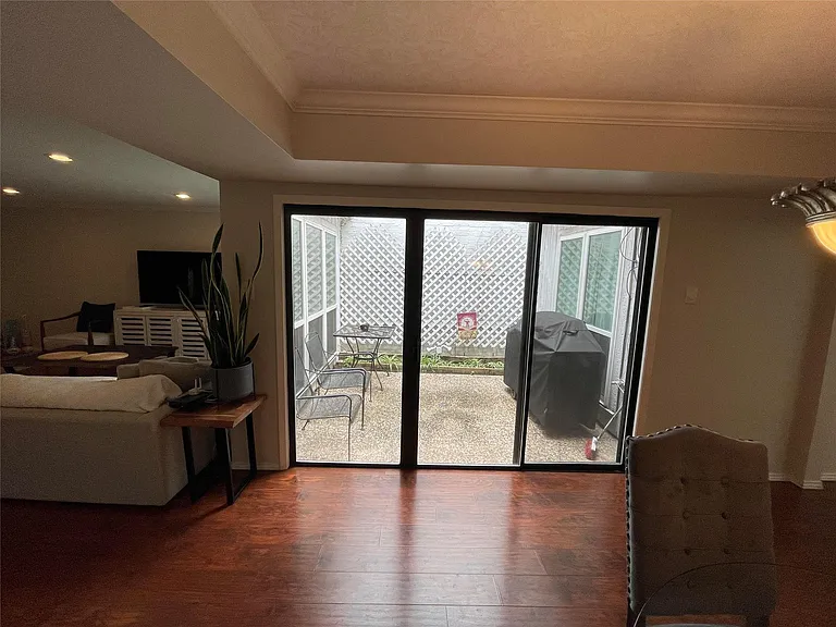 4523 Acacia St — Photo 4