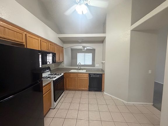 5th image of 1042 Aspen Daisy Ave