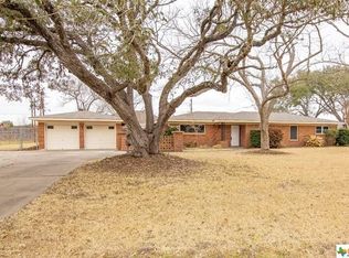 202 Yucca Dr, Victoria, TX 77904