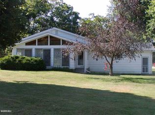 3201 W McConnell Rd, Freeport, IL 61032