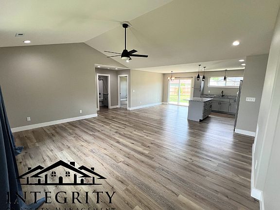 2nd image of 131 La Vista Dr