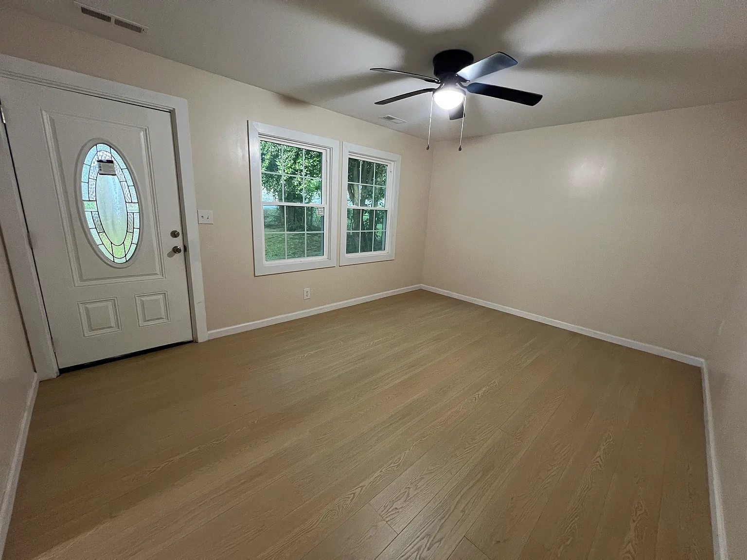 3 bed, 1258 sqft, $1,800 — Photo 2