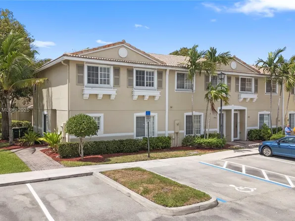 5951 London Ln, Tamarac, FL 33321