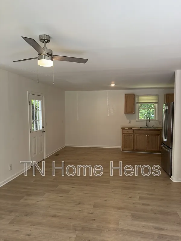 3 bed, 1.0 bath, 768 sqft, $1,500 — Photo 2