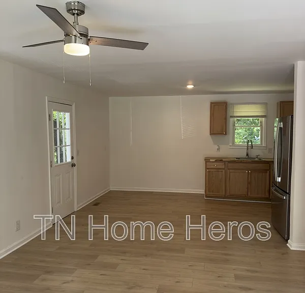 610 Demoss St — Photo 2