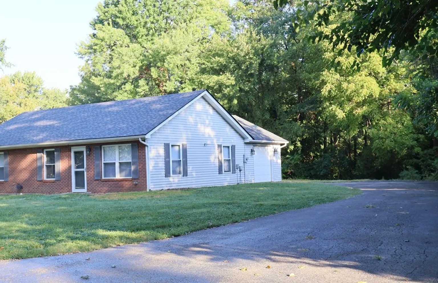 Cozy 3 bed 2 bath home — Photo 1