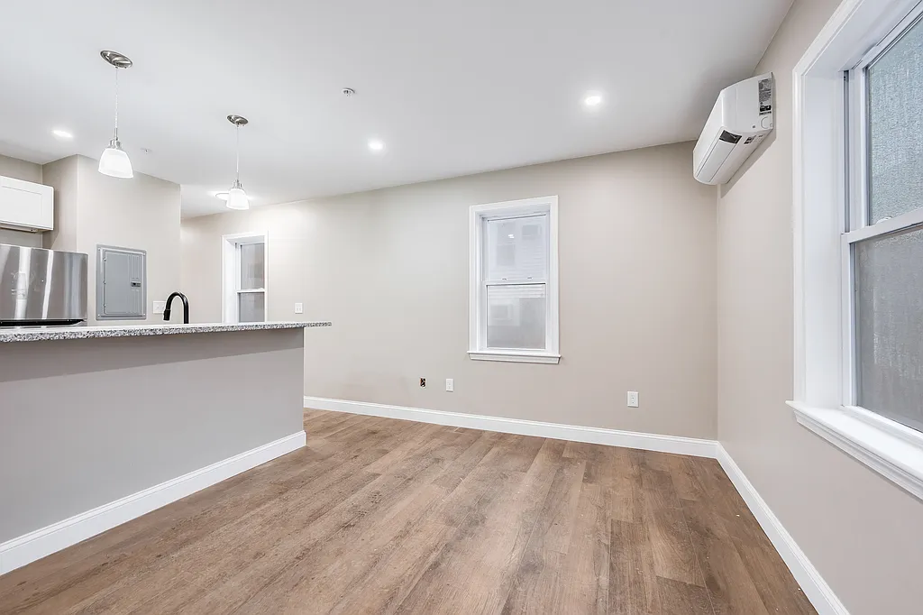 Building Photo - 25 Buckley St #1L