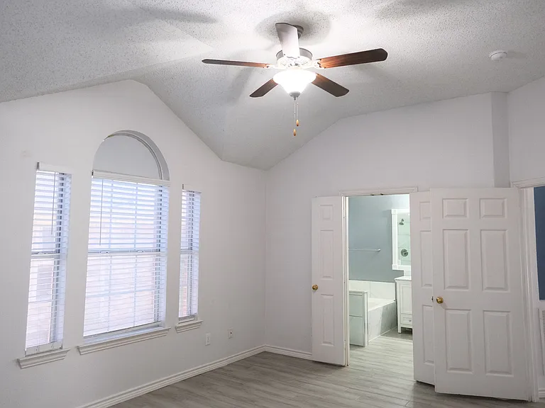 10707 Copperwood Dr — Photo 3