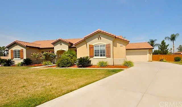Model-perfect single-story home at the top of a cul-de-sac!