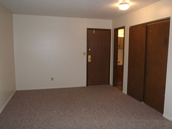 2nd image of 516 Rollins St #3