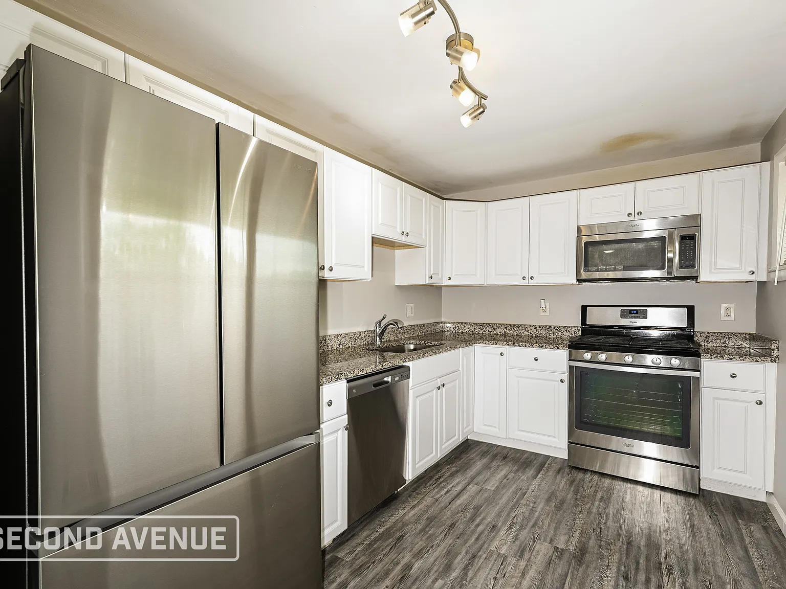 3 bed, 1.5 bath, 1568 sqft, $1,950 — Photo 3