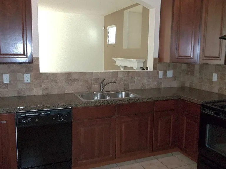 2621 Rock Creek Dr — Photo 4