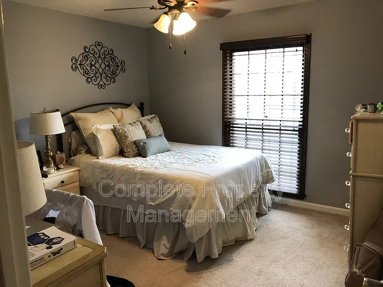 604 Farr Cir — Photo 5