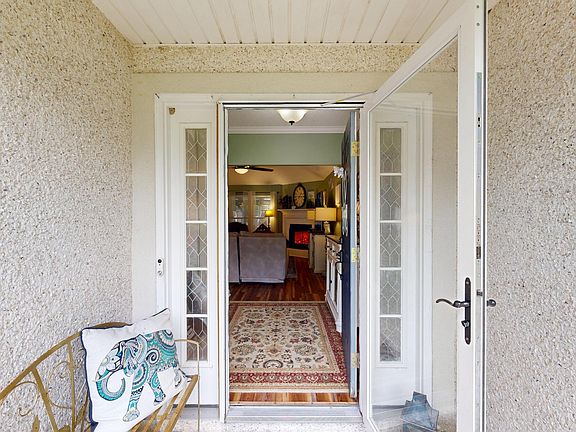3rd image of 429 Brentwood Cir