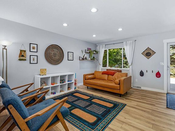 3rd image of 3402 Belmont Ave