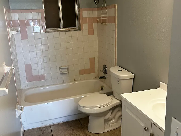 909 Midway St — Photo 8