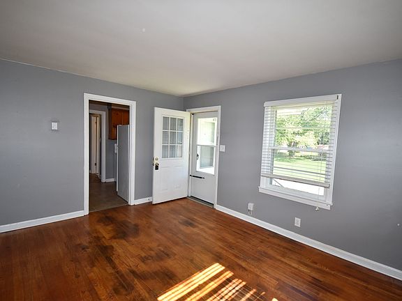 3rd image of 406 Hietts Ln APT A