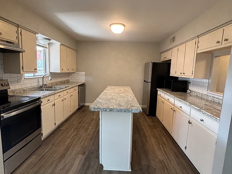 8236 Heartfield Ln — Photo 3