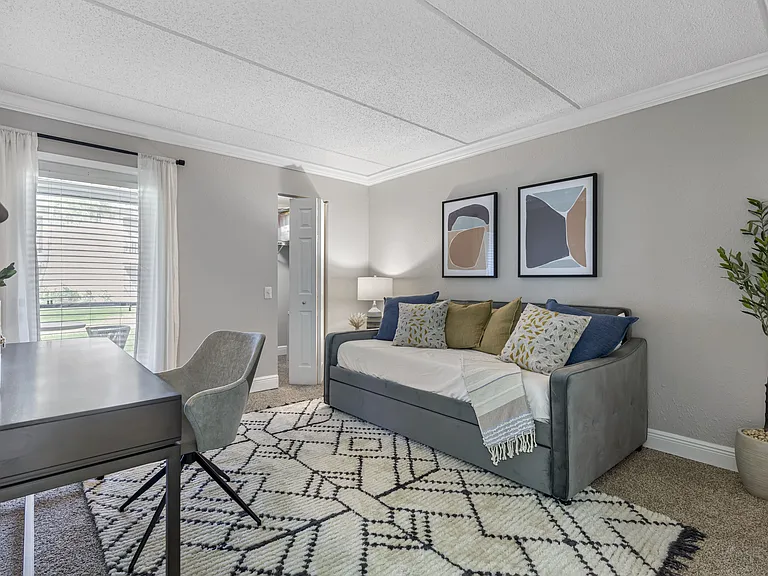 Palm Court at Wellington Apartments — Photo 7