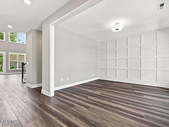 4th image of 1635 Harvey Rd