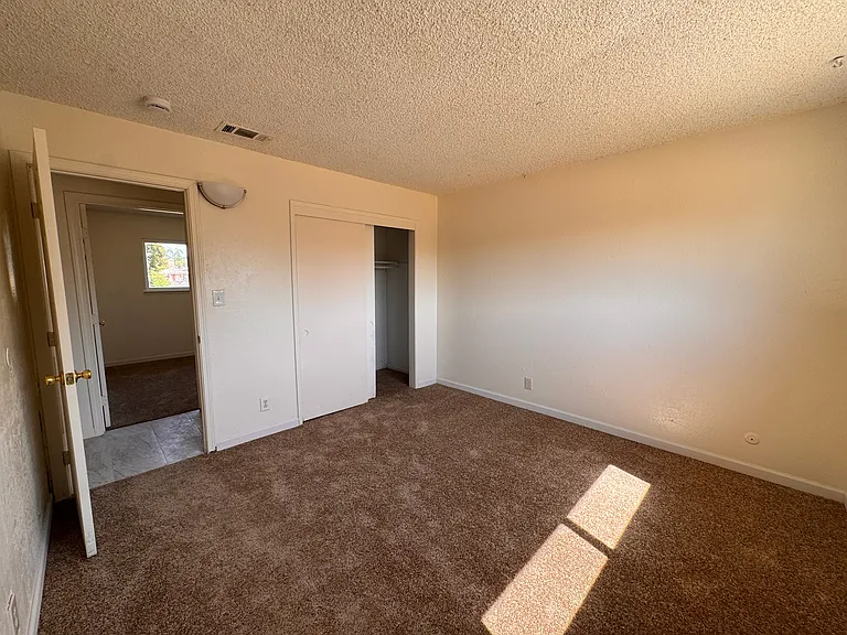 4600 N Prospect Ave — Photo 11