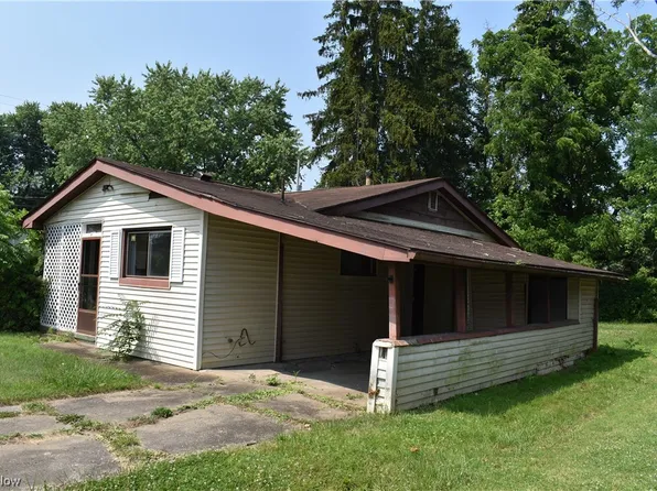 925 Wiley St, Belpre, OH 45714