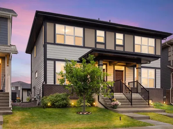 1021 W Mahogany Blvd SE, Calgary, AB T3M 3E4
