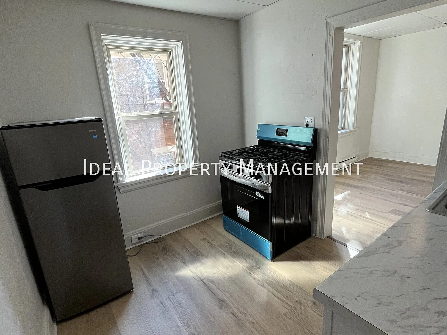 633 Forest Ave — Photo 1