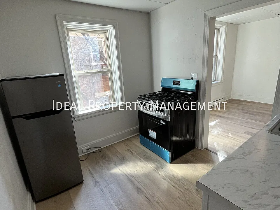 633 Forest Ave #101