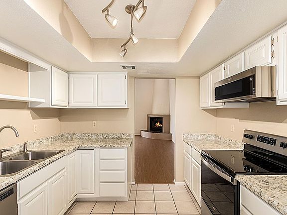 3rd image of 3201 N 38th St Unit 1