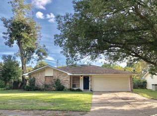 306 Pine St, Lake Jackson, TX 77566