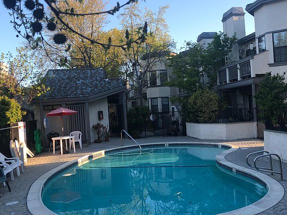 2nd image of 655 La Maison Dr #655