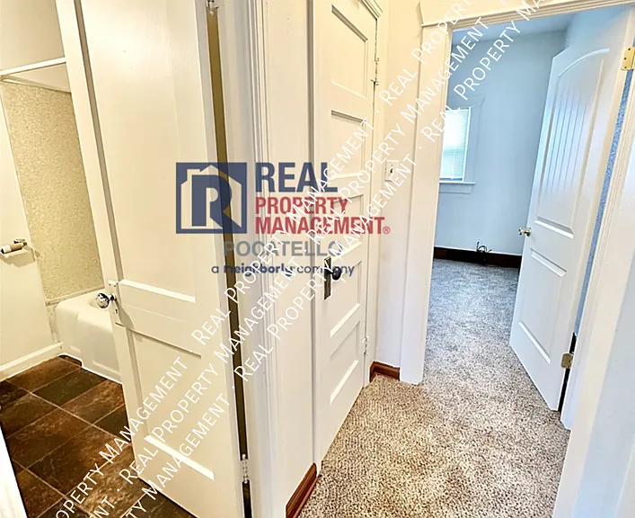 810 W Whitman St — Photo 5