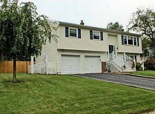 5 Spruce Ct, Hightstown, NJ 08520
