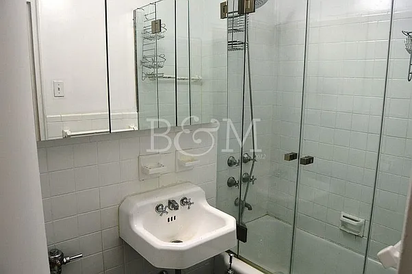 Rented by Brick&Mortar | media 52