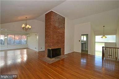 4th image of 5933 Rossmore Dr