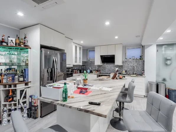 2020 Bleecker Street image 24 of 35