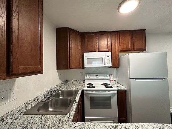 4th image of 755 Lakeside Dr #1
