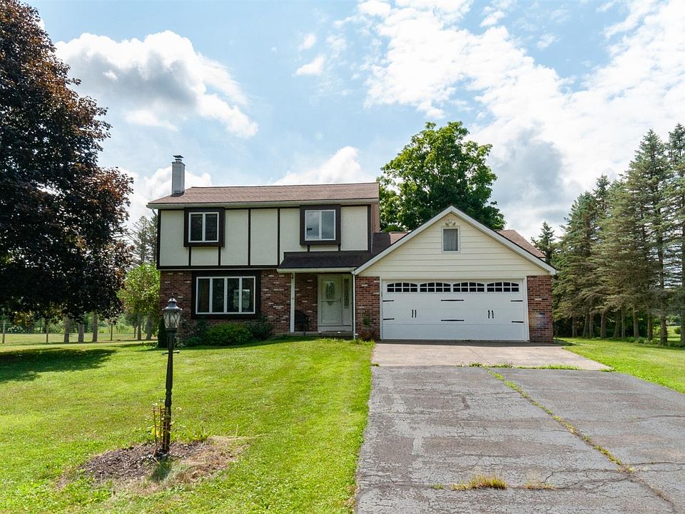 1st image of 6 Leisure Ln