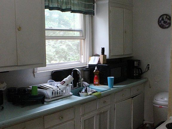 5th image of 3322 Queen City Ave