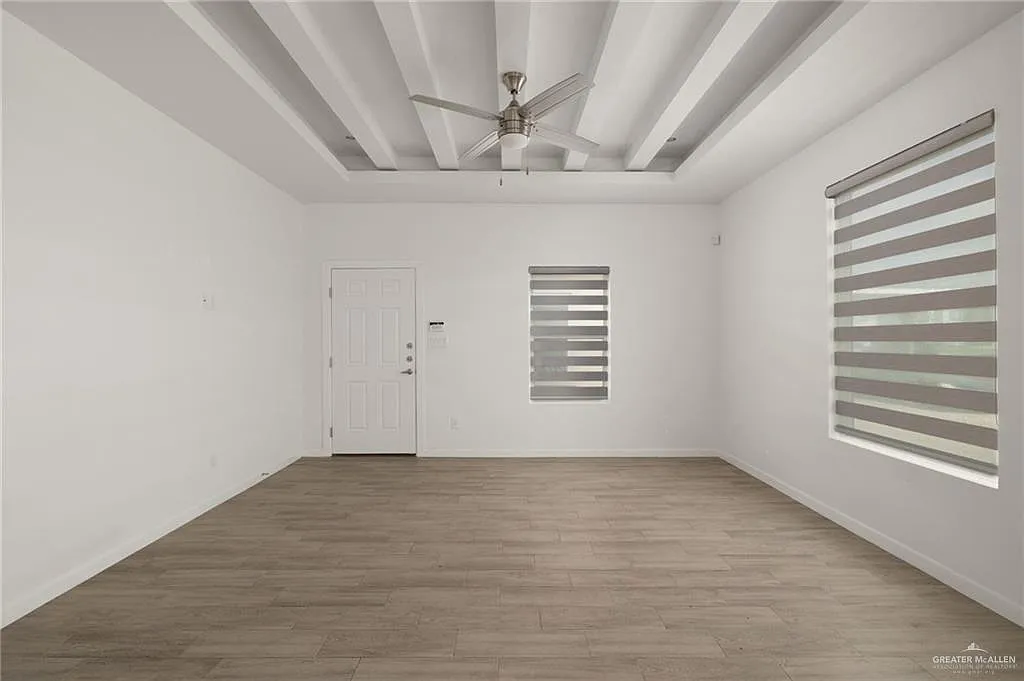 2 bed, 2.0 bath, 916 sqft, $1,000 — Photo 2