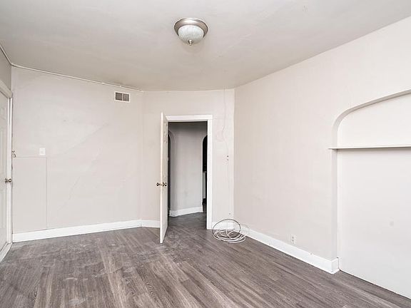 4th image of 2022 College St
