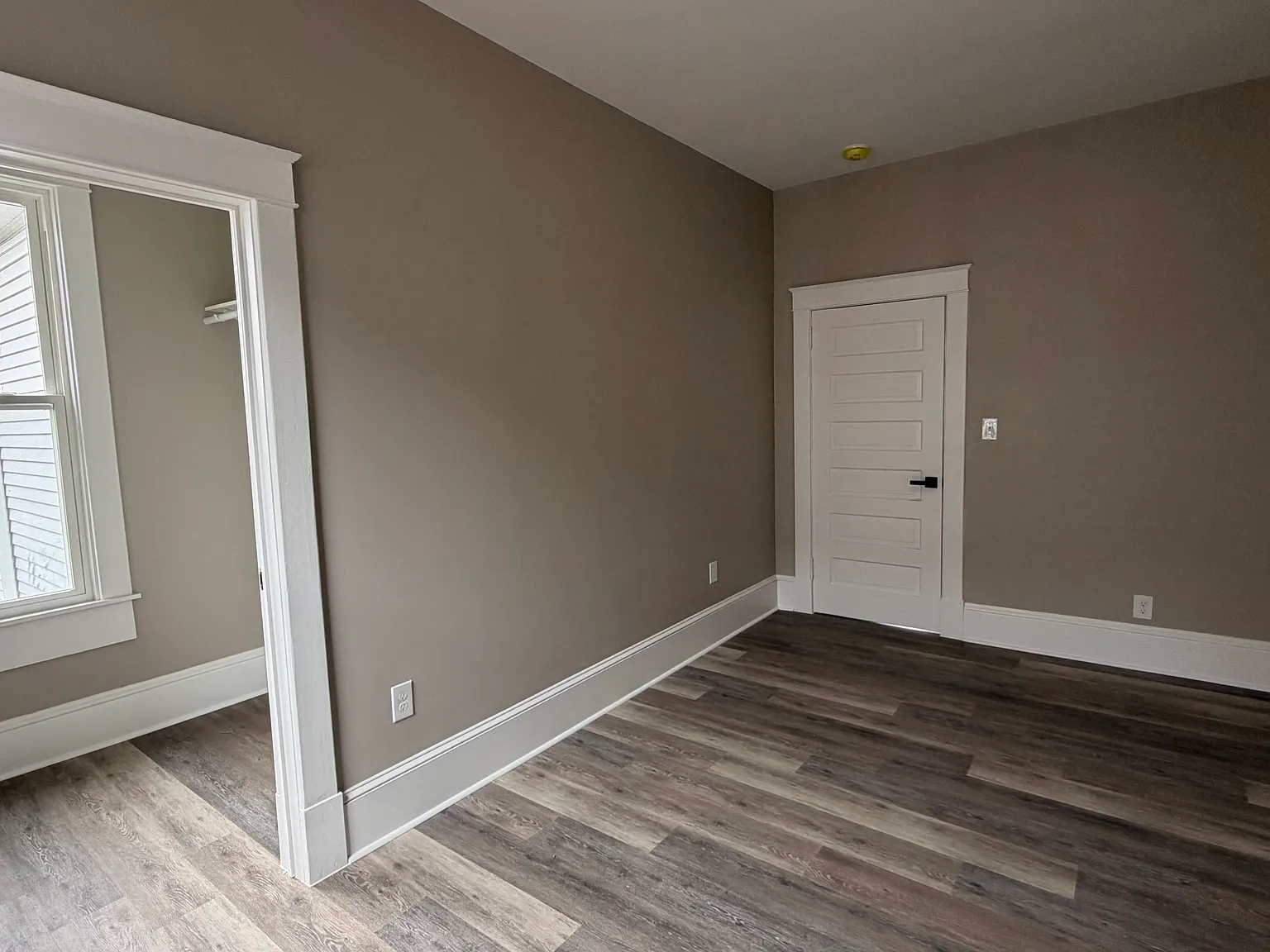 1201 Grove Ave — Photo 4