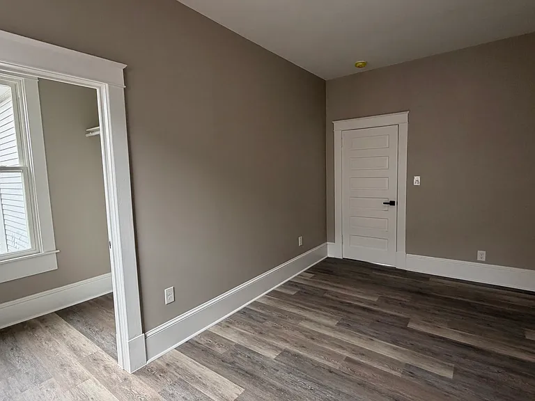 1201 Grove Ave — Photo 5