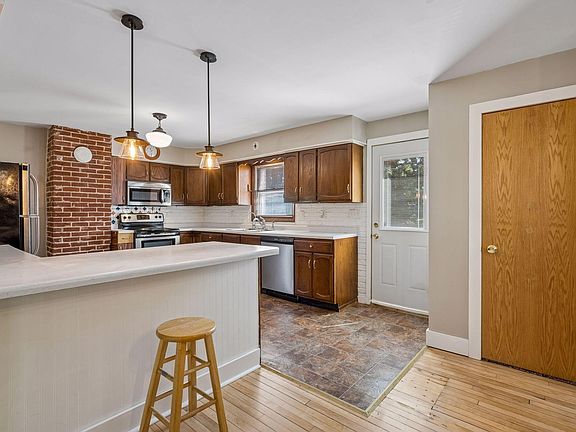 5th image of 7471 30th St NE