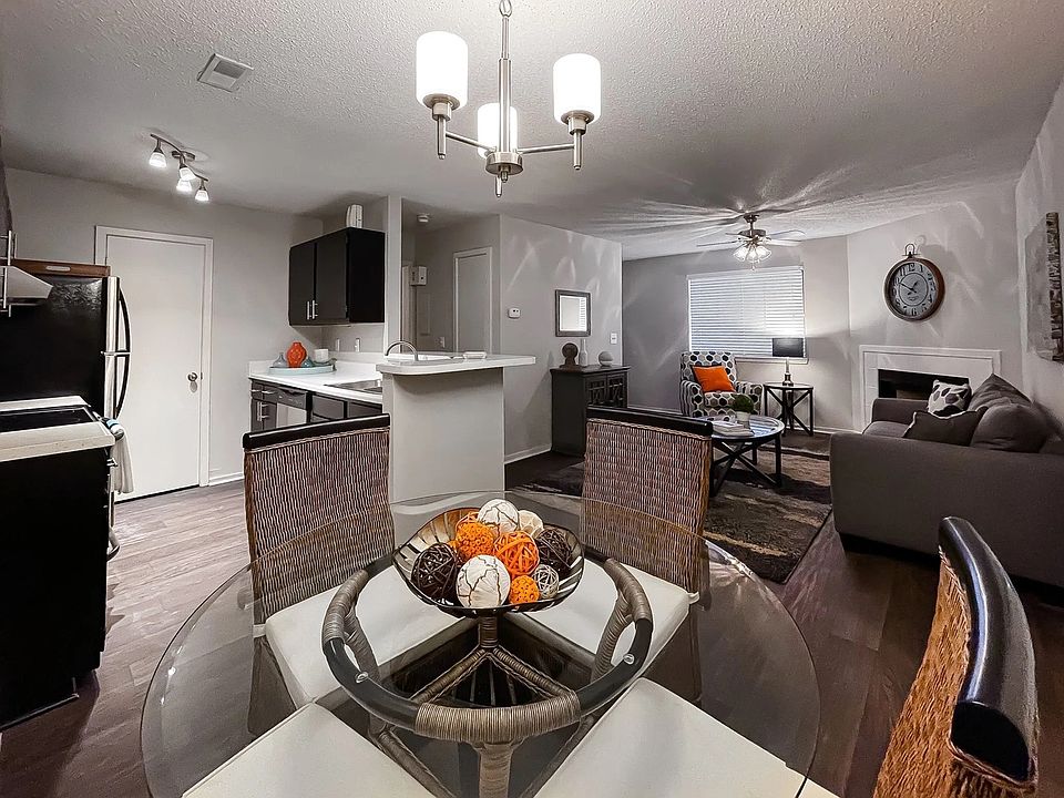 Beautiful Living Area | Plantation Flats | North Charleston, SC