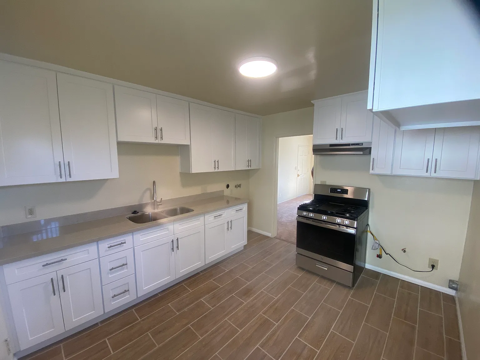 2 bed, 725 sqft, $2,300 — Photo 4