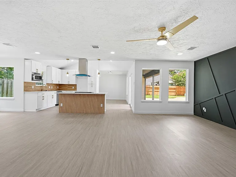 25402 Thistlewaite Ln — Photo 8