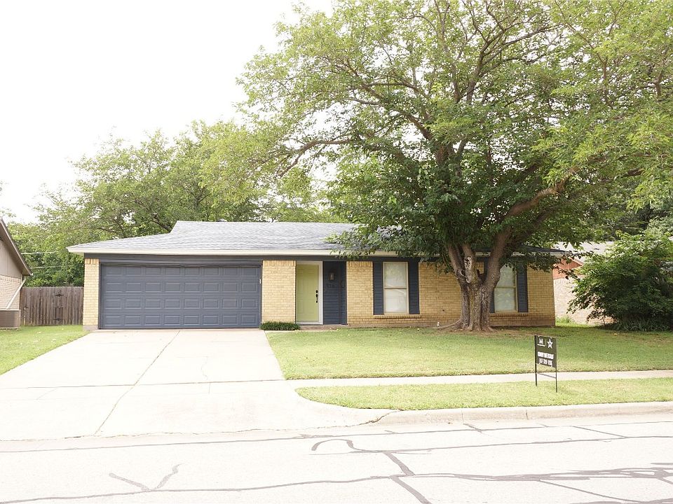 1st image of 916 Vaughn Dr